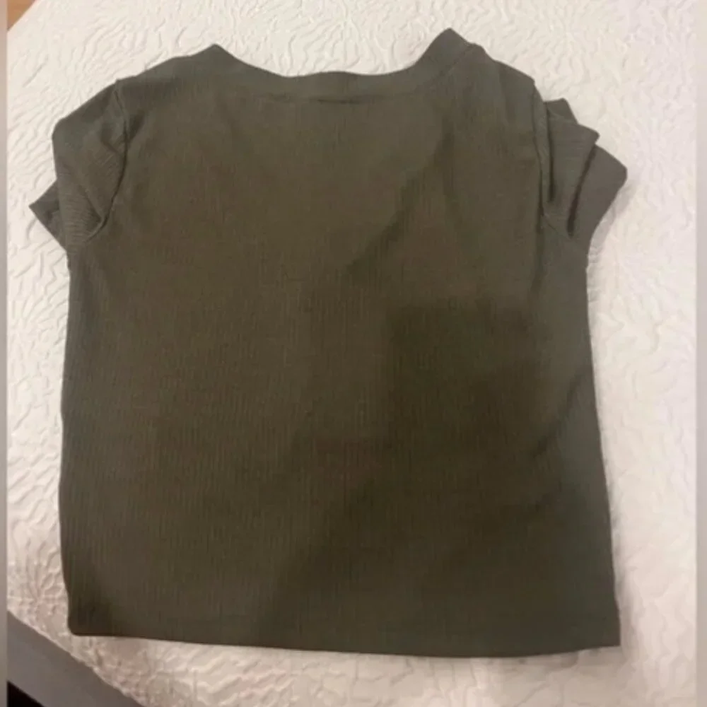 Divided top - Picture 2 of 3